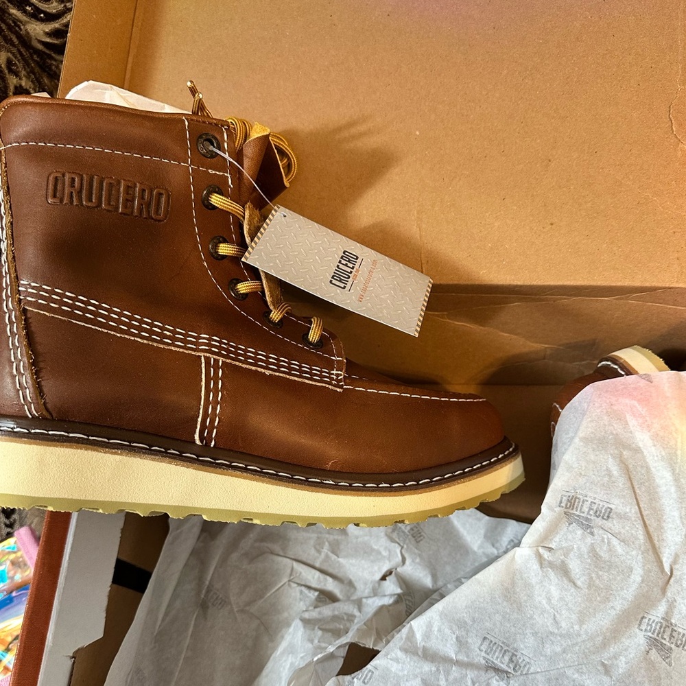 Mens Tan leather work boot. Great gift for the holidays! 🎁🎄